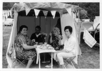 Zelt auf campingplatz 1960er Jahre